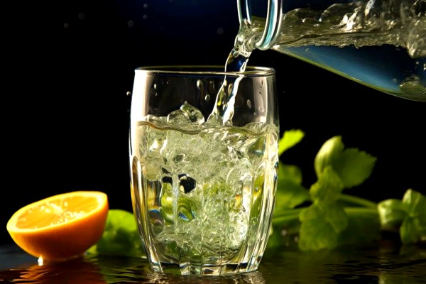 企業(yè)飲用水檢測(cè)機(jī)構(gòu)選購(gòu)指南：從審廠(chǎng)合規(guī)到安全保障的全流程標(biāo)準(zhǔn)